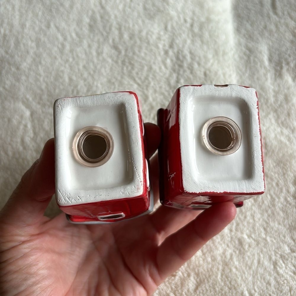 Vintage Red Barn Farm House Salt & Pepper Shakers - Picture 5 of 7
